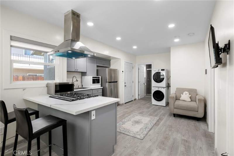 1065 Olive Ave-Unit -1065.5 in Long Beach, CA - Building Photo