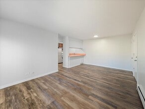 126 W Washington St in Round Lake, IL - Building Photo - Building Photo