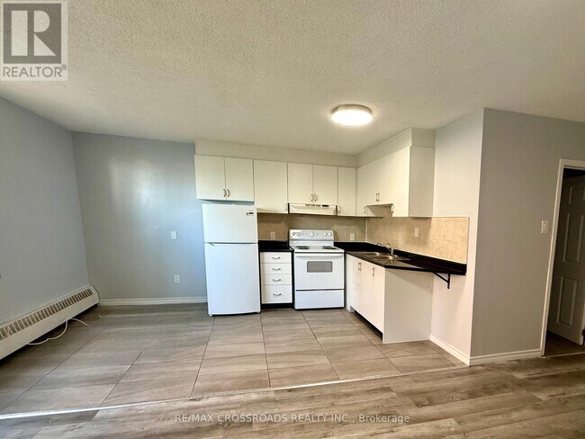 1181 Ellesmere Rd in Toronto, ON - Building Photo - Building Photo