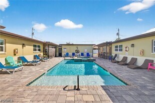 4831 Tudor Dr in Cape Coral, FL - Building Photo