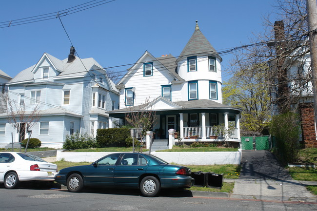 607 1st Ave in Asbury Park, NJ - Foto de edificio - Building Photo