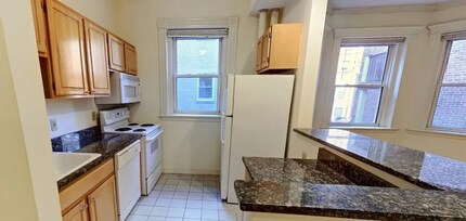 111 Jersey St, Unit #4 in Boston, MA - Foto de edificio - Building Photo