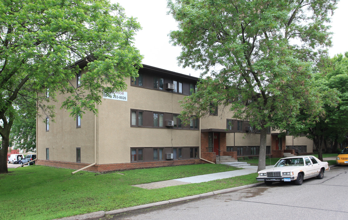 Mayfair Apartments in Hopkins, MN - Building Photo