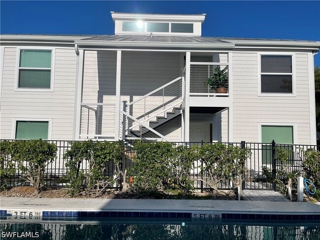 254 6th Ave S in Naples, FL - Foto de edificio - Building Photo