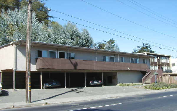 940 Berrellesa St in Martinez, CA - Building Photo - Building Photo