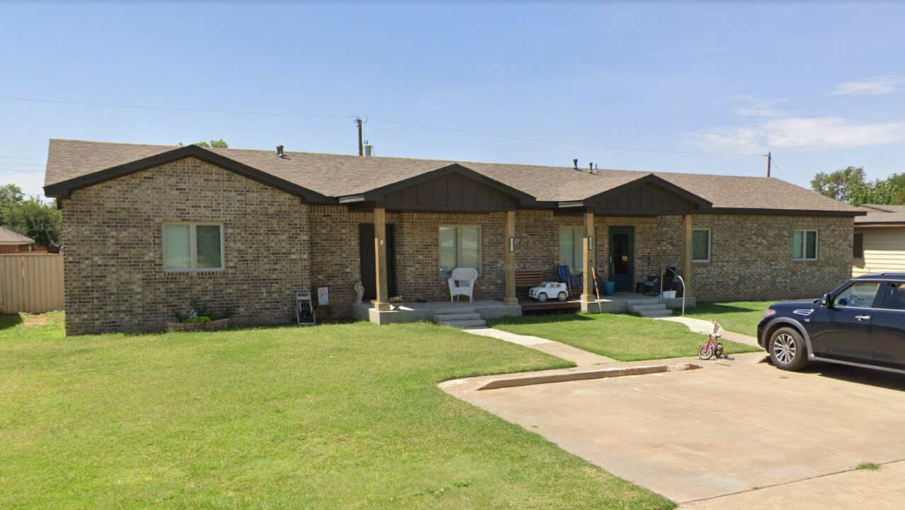 706 16th St, Unit B in Shallowater, TX - Foto de edificio