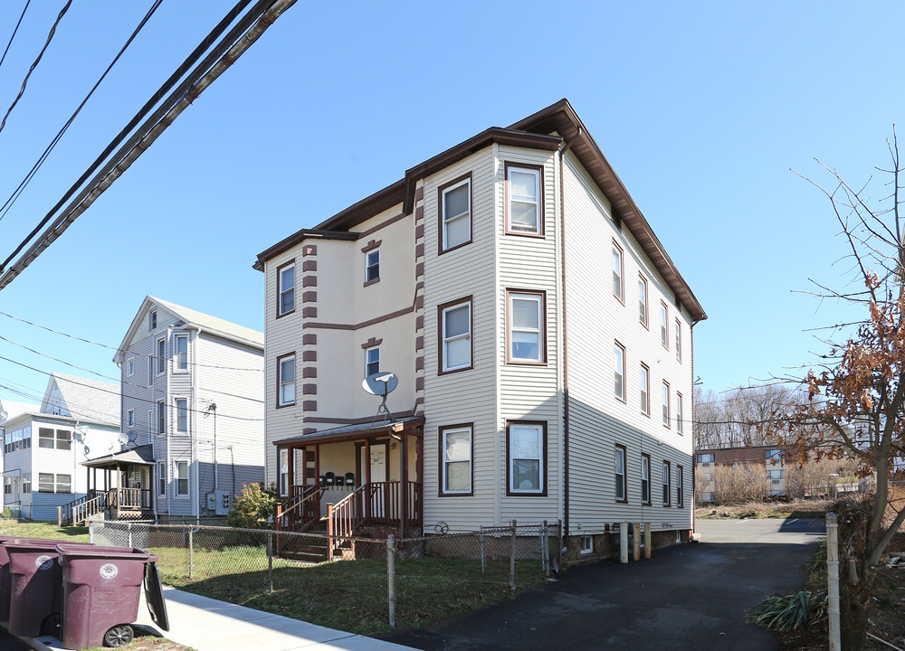 321 Washington St in New Britain, CT - Building Photo