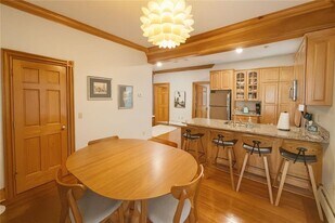 20 Berkeley Ave in Newport, RI - Building Photo