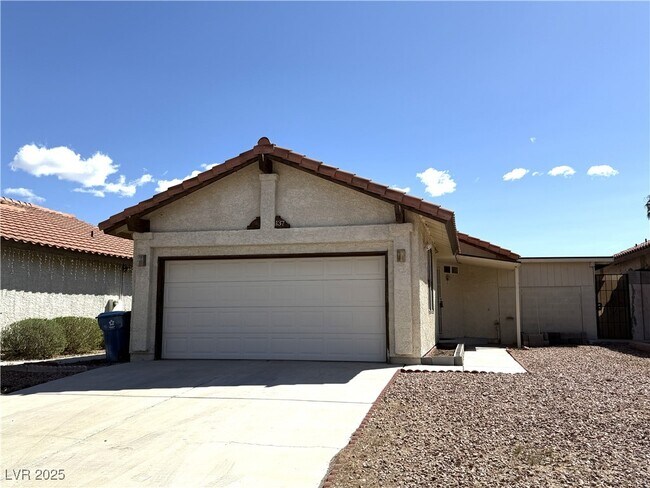 137 Logansberry Ln in Las Vegas, NV - Building Photo - Building Photo