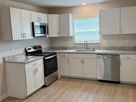 399 Blackbourn St in Hawkins, TX - Building Photo