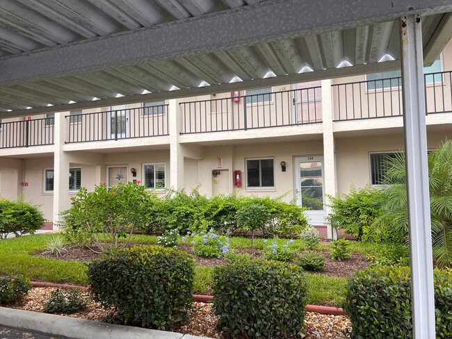 220 Santa Maria St in Venice, FL - Foto de edificio - Building Photo