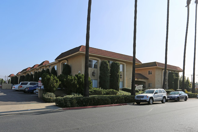 Casa Tierra Apartments in El Cajon, CA - Foto de edificio - Building Photo