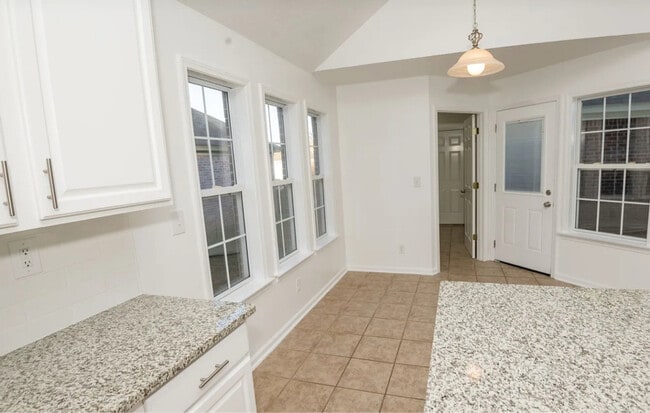 7337 Heathermoore Loop in Montgomery, AL - Foto de edificio - Building Photo