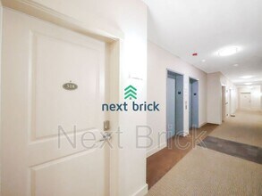 16141 Cleveland St in Redmond, WA - Building Photo - Building Photo