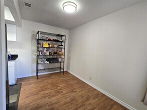 2600 Penny Ln in Austin, TX - Foto de edificio - Building Photo