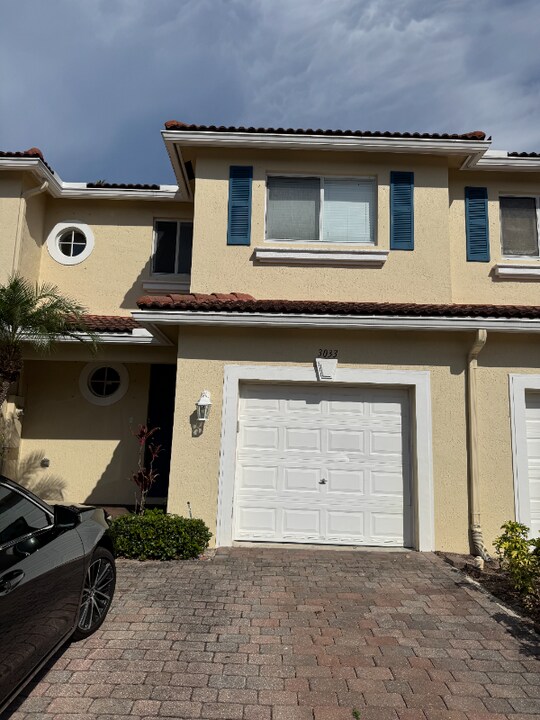 3033 N Evergreen Cir in Boynton Beach, FL - Building Photo
