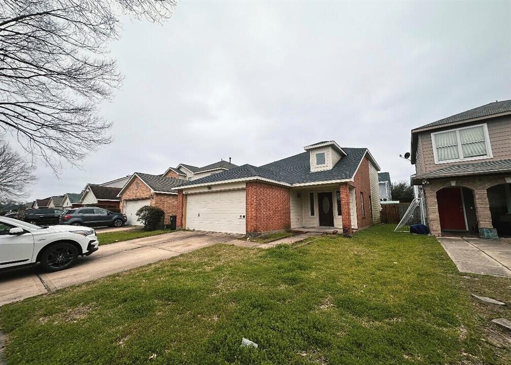 9038 Iron Springs Dr in Houston, TX - Foto de edificio