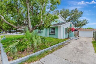 2066 San Marino Way N in Clearwater, FL - Building Photo - Building Photo