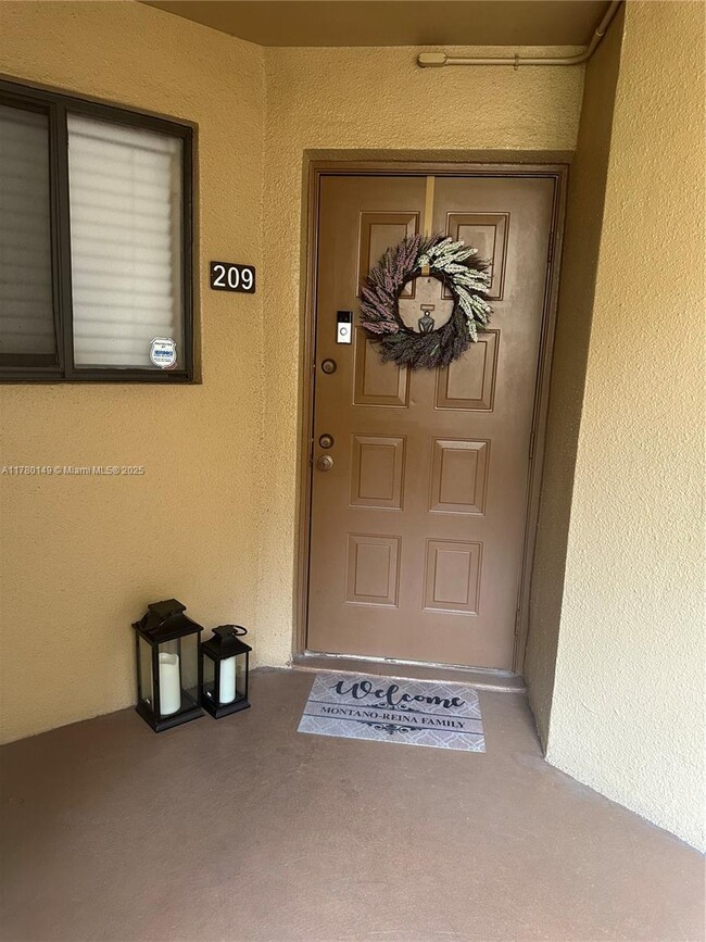 15489 N Miami Lakeway in Miami Lakes, FL - Building Photo - Building Photo