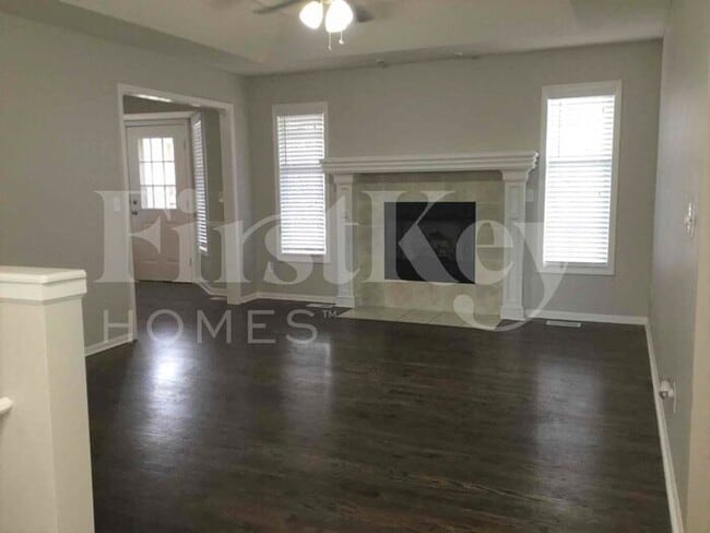 305 W Laredo Trail in Raymore, MO - Building Photo - Building Photo