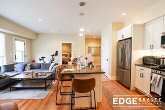 40 Glencoe St, Unit 301 in Boston, MA - Foto de edificio - Building Photo
