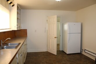 1080 N Alvin Ct in East Wenatchee, WA - Building Photo - Building Photo