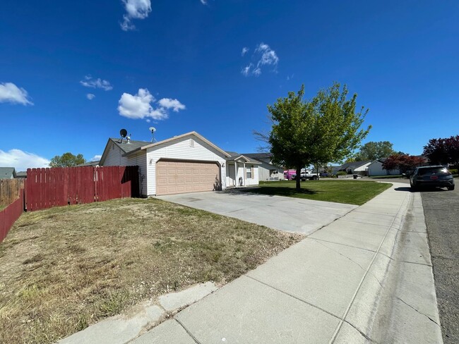 property at 4919 Settlers Ave