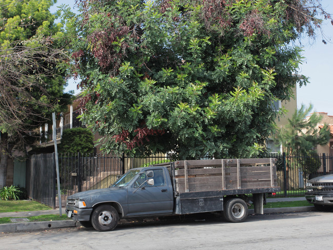 2237 Pine Ave in Long Beach, CA - Building Photo - Building Photo