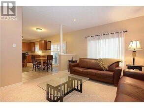 16 Cardiff Ln in Hamilton, ON - Building Photo - Building Photo