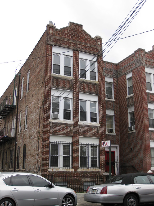 711 Miller Ave in Brooklyn, NY - Building Photo - Building Photo