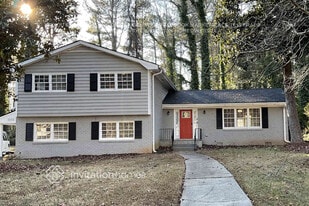 375 Barbashela Dr in Stone Mountain, GA - Building Photo