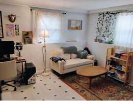 87 Salem St, Unit 1stFloor left in Lowell, MA - Building Photo