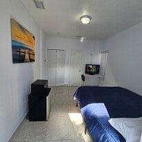 540 Minola Dr, Unit 3 in Miami Springs, FL - Building Photo