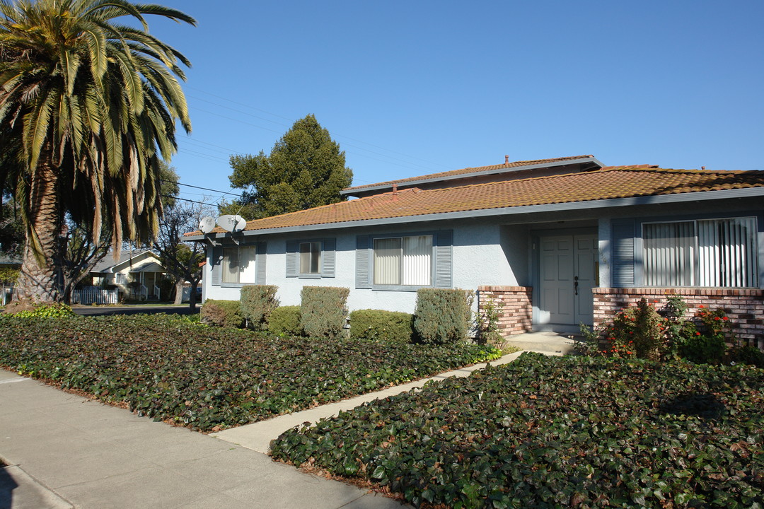 1391 Lincoln St in Santa Clara, CA - Building Photo