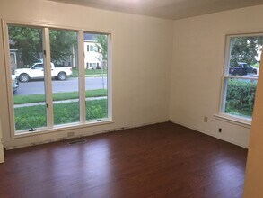 2103 Olive St in Cedar Falls, IA - Foto de edificio - Building Photo