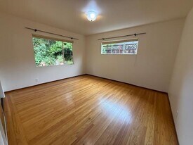 180 N Balsamina Way in Menlo Park, CA - Building Photo