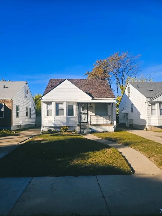 13831 Carlisle Dr in Detroit, MI - Building Photo