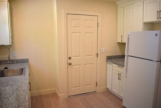370 Almond St in Vacaville, CA - Building Photo - Building Photo