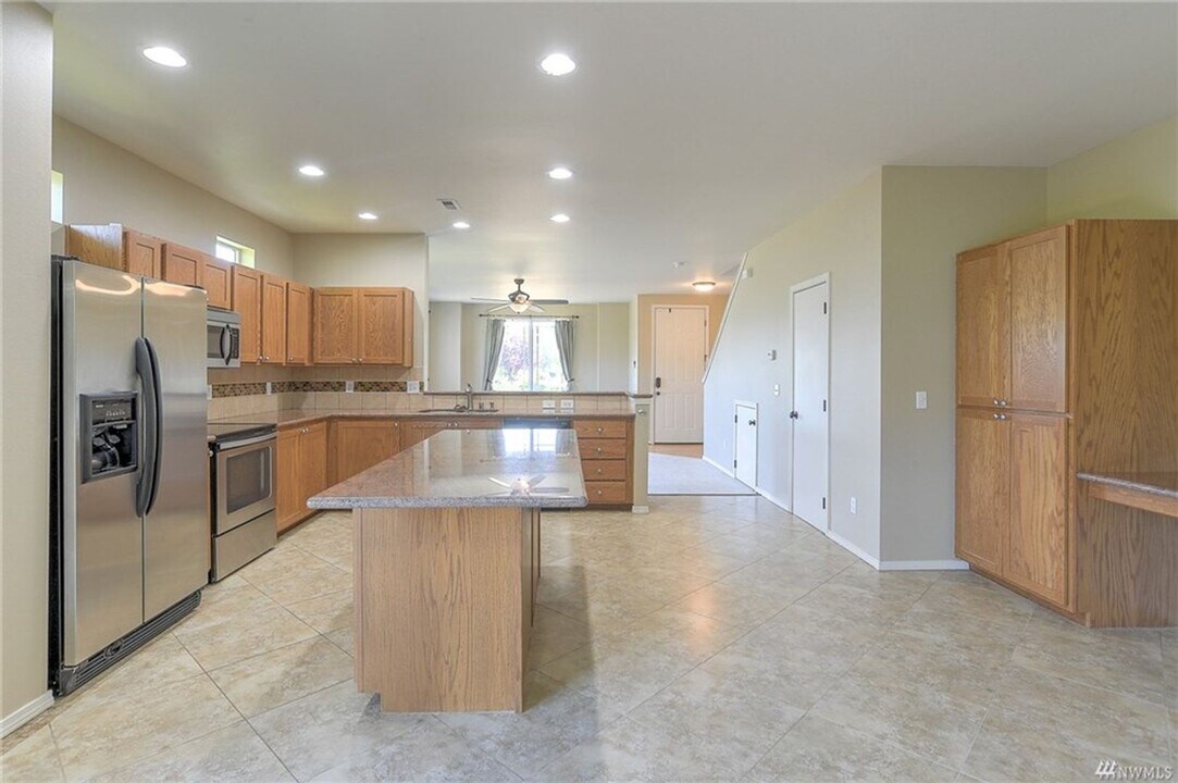 7644 Rushmore Ave NE in Lacey, WA - Building Photo