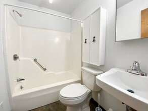 932 Penn Ave in Turtle Creek, PA - Building Photo - Building Photo