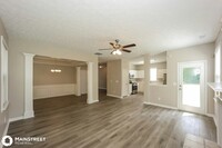 7283 Coosa Cove Ln in Union City, GA - Foto de edificio - Building Photo