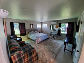 3415 N Huetter Rd in Coeur d'Alene, ID - Foto de edificio - Building Photo