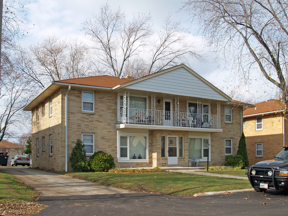 Tripoli Apartments in Milwaukee, WI - Building Photo