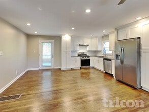 2001 E Lake Dr in Marietta, GA - Foto de edificio - Building Photo