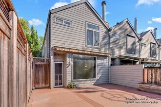 2744 NW Upshur St in Portland, OR - Building Photo - Building Photo