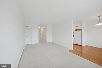 4000 Lyman Dr in Philadelphia, PA - Building Photo - Building Photo