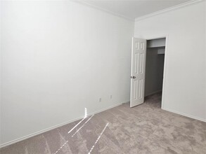 1616 Brimhurst Dr in Leander, TX - Foto de edificio - Building Photo