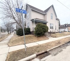 1201 S 15th St in Manitowoc, WI - Building Photo