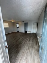 5220 Weber Rd in Corpus Christi, TX - Building Photo