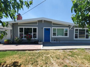 1913 San Vincente Dr in Concord, CA - Building Photo - Building Photo